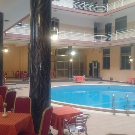 Hotel Triangle Kampala Extérieur photo