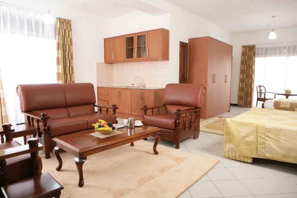 Hotel Triangle Kampala Extérieur photo
