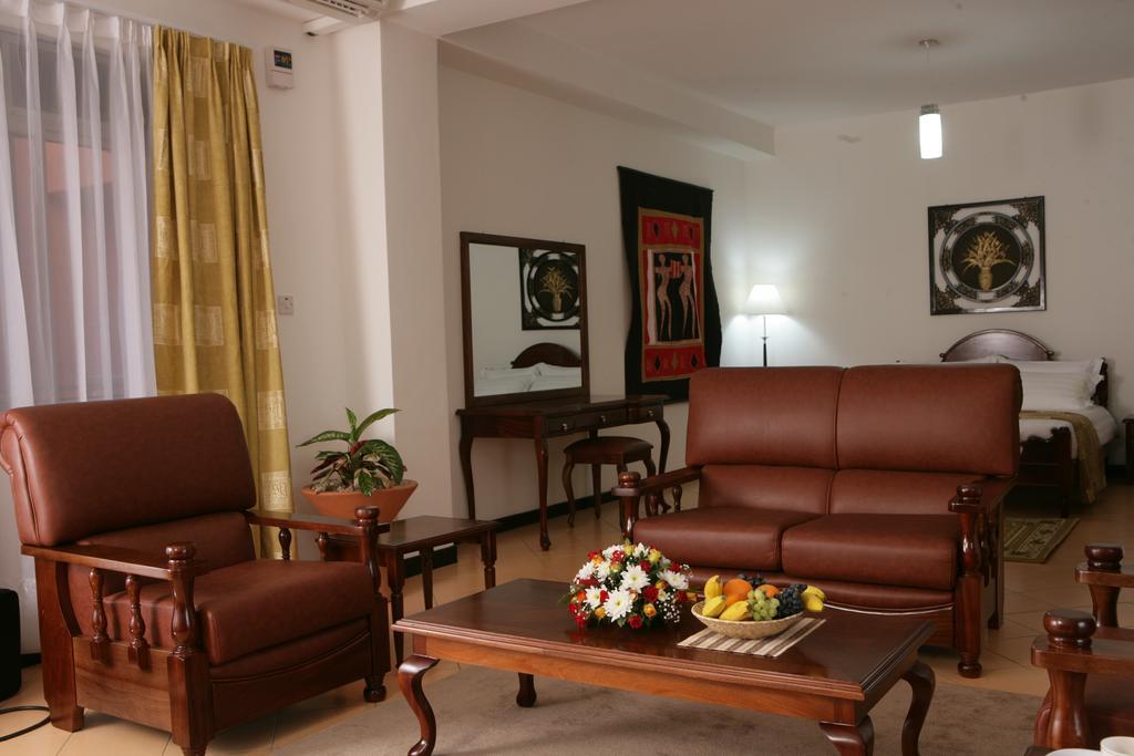 Hotel Triangle Kampala Extérieur photo