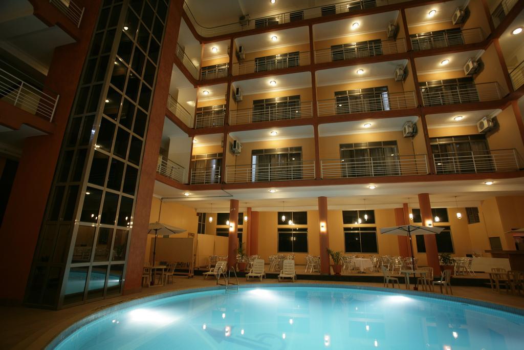 Hotel Triangle Kampala Extérieur photo