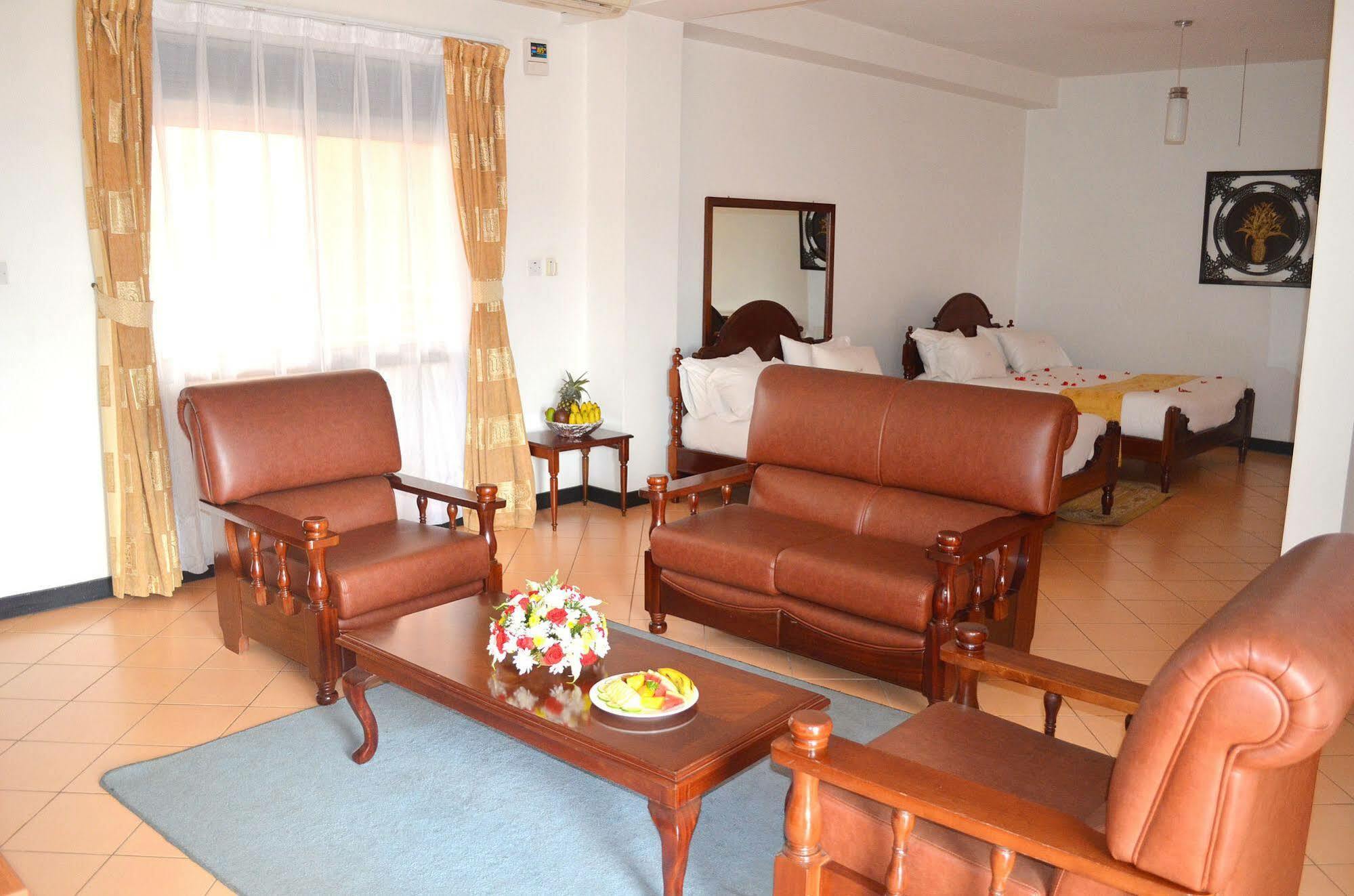Hotel Triangle Kampala Extérieur photo