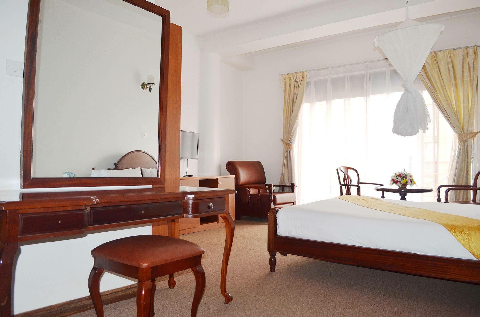 Hotel Triangle Kampala Extérieur photo