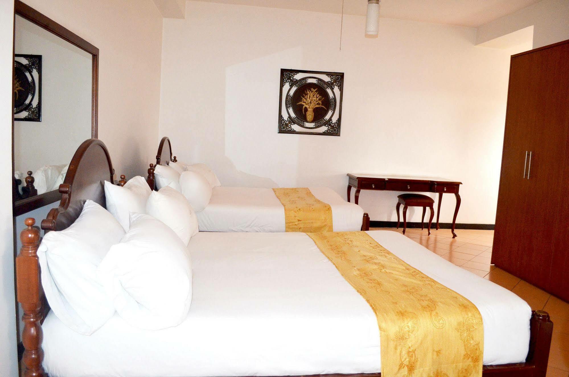 Hotel Triangle Kampala Extérieur photo