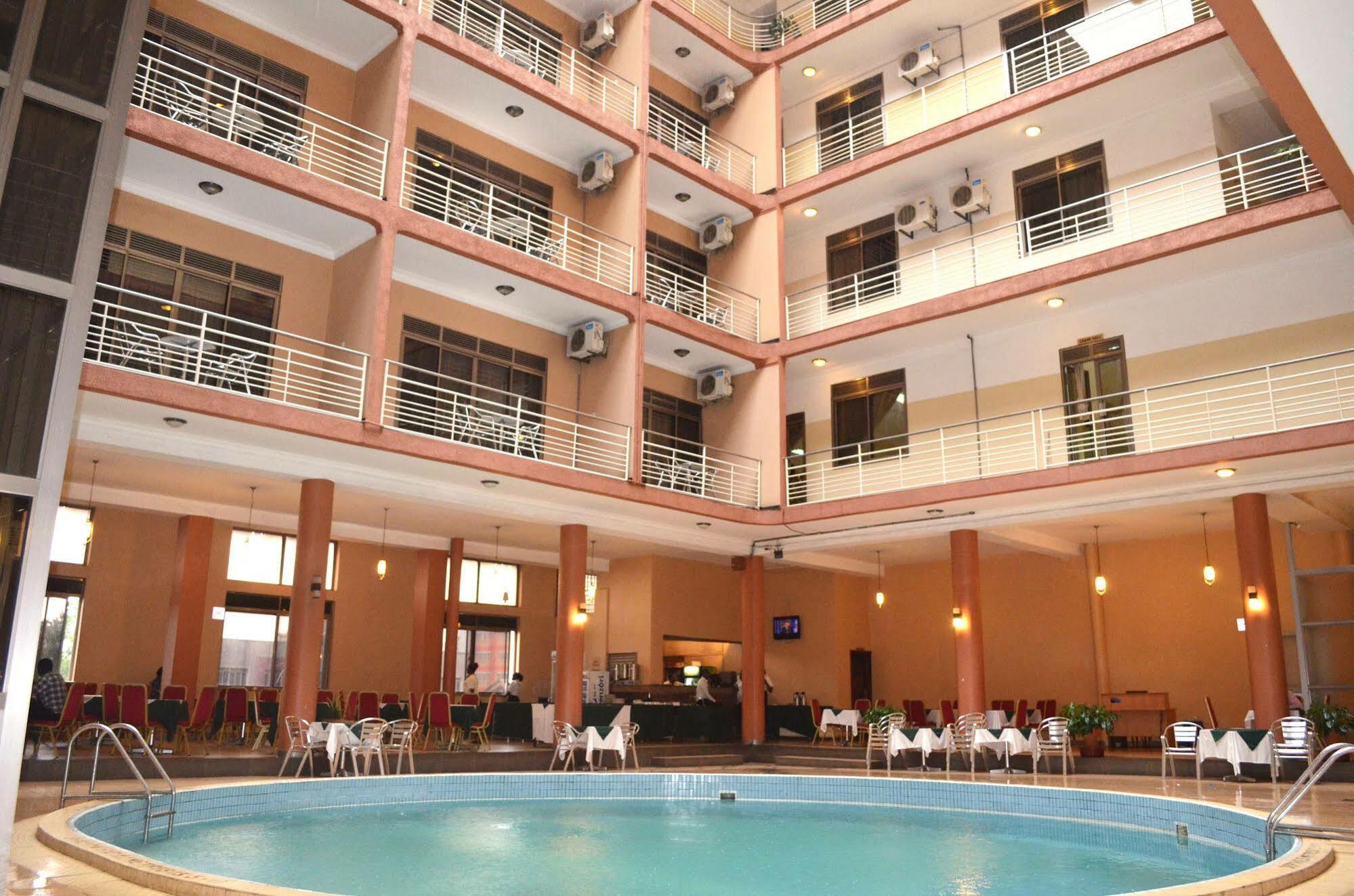 Hotel Triangle Kampala Extérieur photo