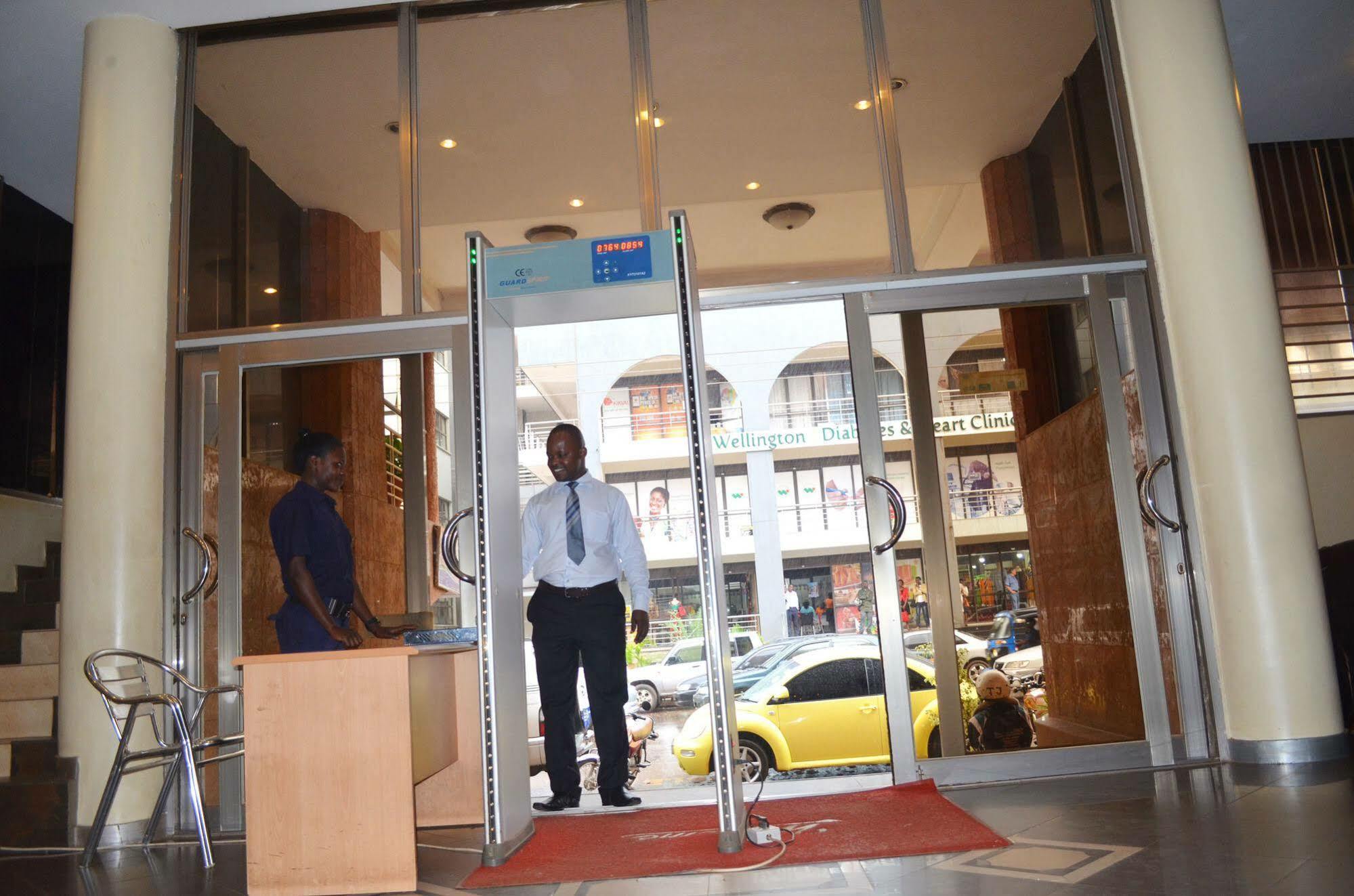 Hotel Triangle Kampala Extérieur photo